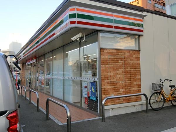 コンビニ　セブンイレブン大阪元町３丁目店（コンビニ）まで194m