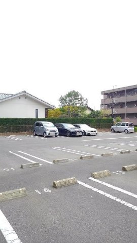 駐車場　車をお持ちの方に嬉しい駐車場付きの物件です