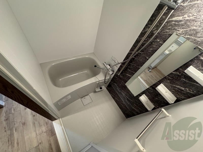 バス・シャワールーム　お風呂になります。一日の疲れを癒してくださいね。