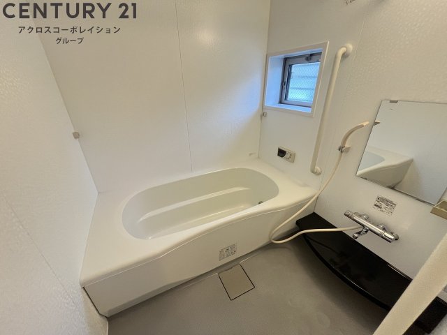 バス・シャワールーム　窓があって換気の楽々です♪