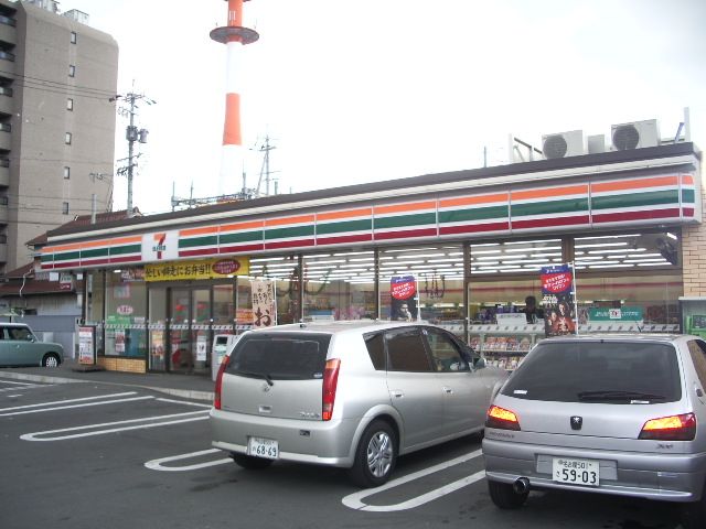 コンビニ　セブンイレブン（コンビニ）まで780m
