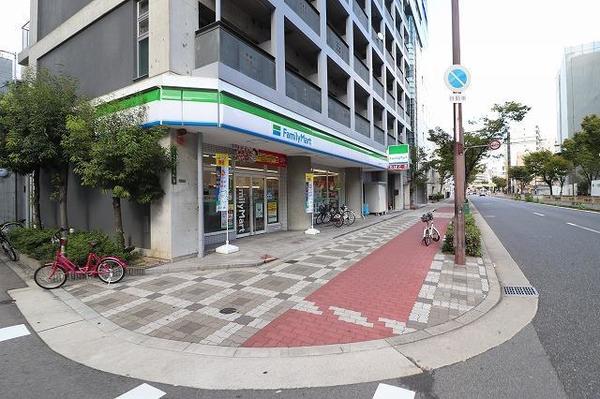 コンビニ　ファミリーマート本庄西三丁目店（コンビニ）まで186m
