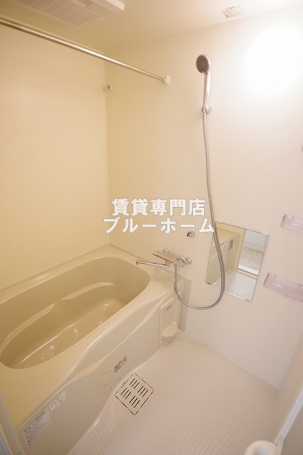 バス・シャワールーム　浴室乾燥機付きのお風呂！