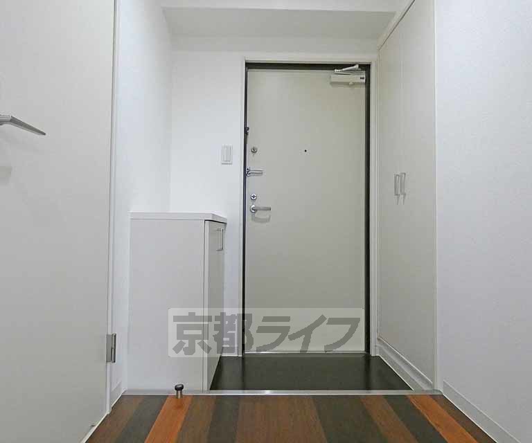 玄関　広々とした玄関です。