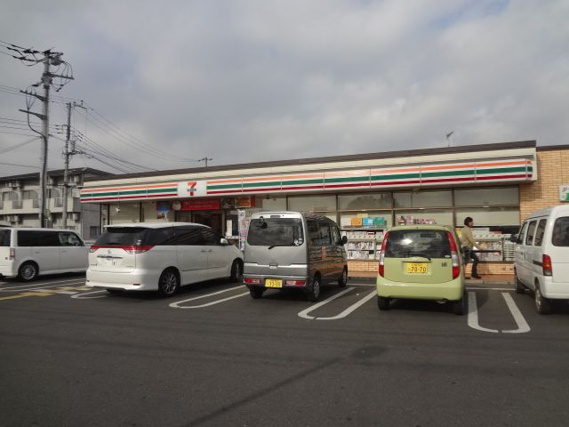コンビニ　セブンイレブン（コンビニ）まで670m