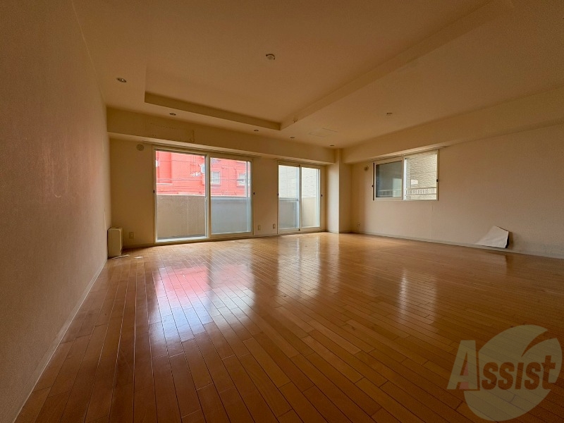 居室・リビング　広くてキレイなお部屋が広がっていて、充実した生活が送れそう。
