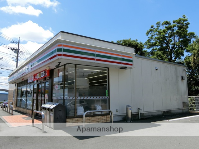 コンビニ　セブンイレブン（コンビニ）まで717m