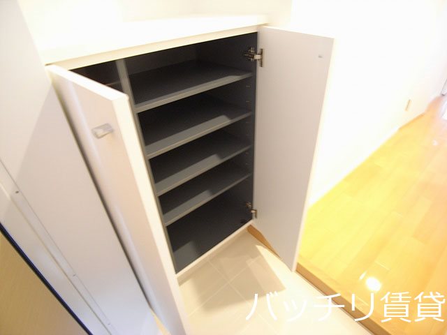 玄関　同型タイプの為、現状を優先いたします