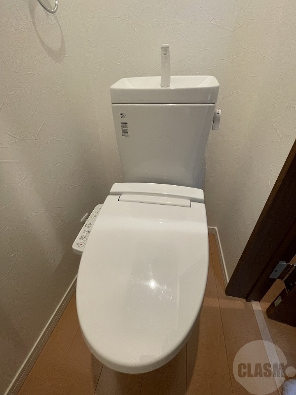 トイレ　ウォシュレット付き