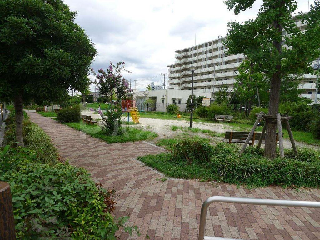 公園　綾瀬七丁目丘公園（公園）まで590m