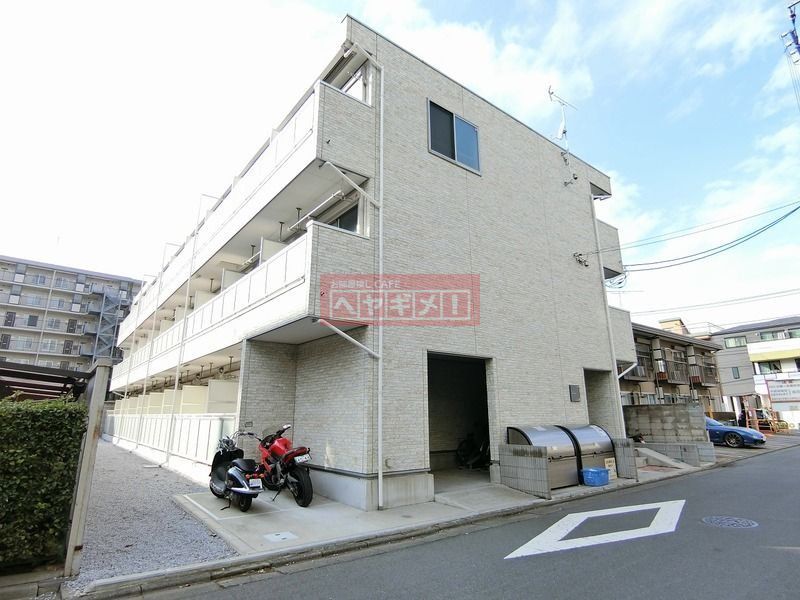 建物外観　駐車場