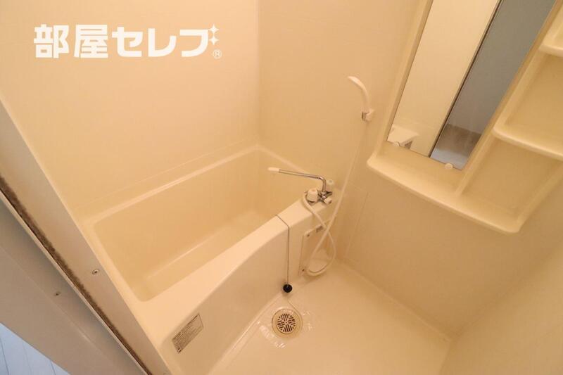バス・シャワールーム　清潔感のあるお風呂