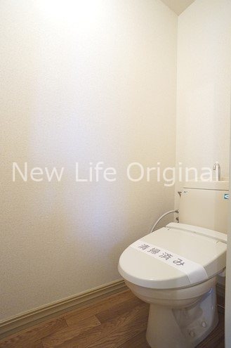 トイレ　快適な温水洗浄便座付きトイレです☆