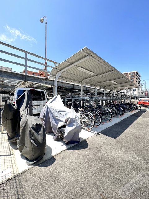 駐車場　屋根付き駐輪場は大事な自転車を雨から守ります♪