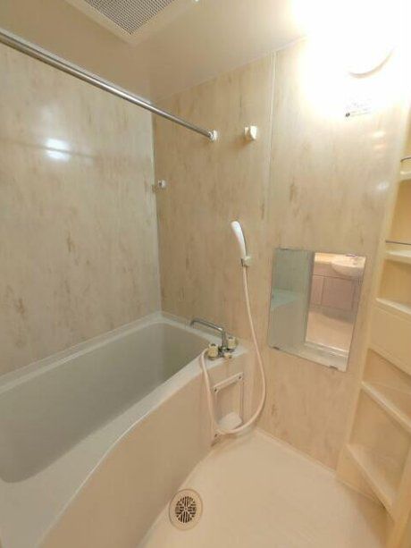 バス・シャワールーム　同タイプの別のお部屋です。