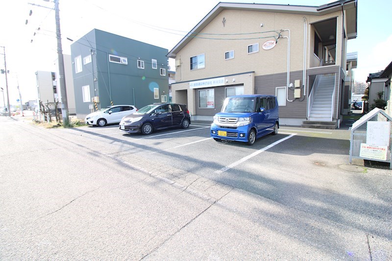 駐車場　敷地内駐車場あり、満車の場合は近隣をご紹介します
