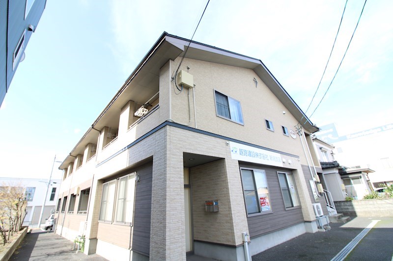 建物外観　栗の木バイパスすぐそば、新潟駅も徒歩圏内です。