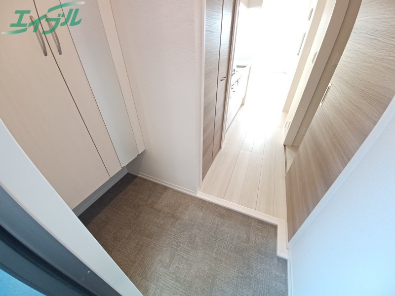 玄関　同物件別部屋参考写真です。