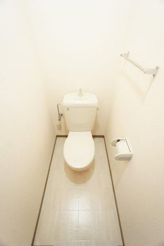 トイレ　※同物件・反転タイプの写真です。