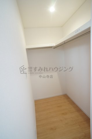 収納　主寝室のウォークインクローゼットです