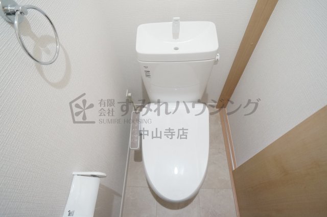 トイレ　ウォシュレット付き