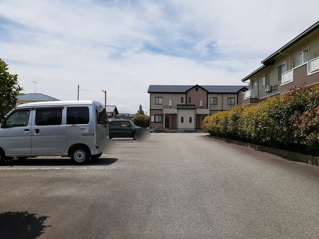 駐車場　車をお持ちの方に嬉しい駐車場付きの物件です