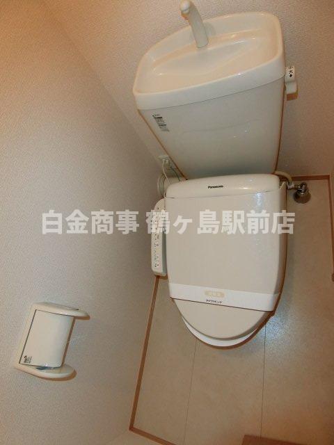 トイレ　同じ間取りの別の部屋の写真になります