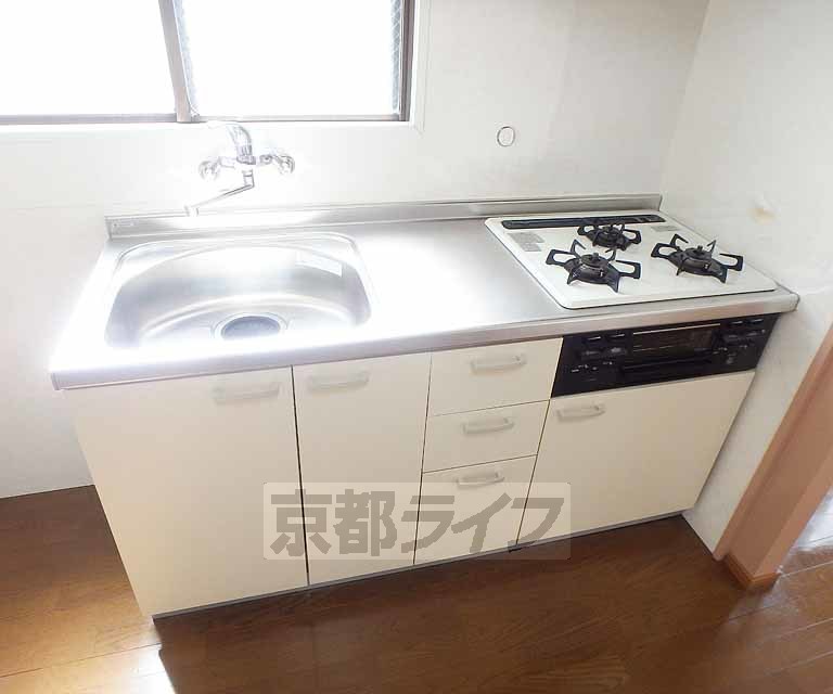キッチン　３口コンロがあります
