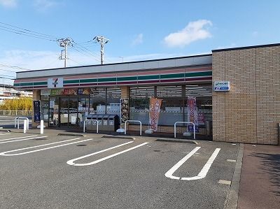 コンビニ　セブンイレブン（コンビニ）まで800m