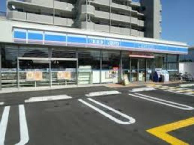 コンビニ　ローソン伊丹瑞ヶ丘四丁目店（コンビニ）まで657m