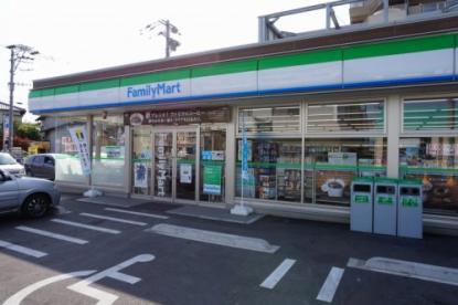 コンビニ　ファミリーマート 博多諸岡一丁目店（コンビニ）まで192m