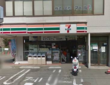 コンビニ　セブンイレブン横浜坂本町店（コンビニ）まで239m
