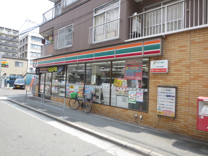 コンビニ　セブンイレブン（コンビニ）まで187m