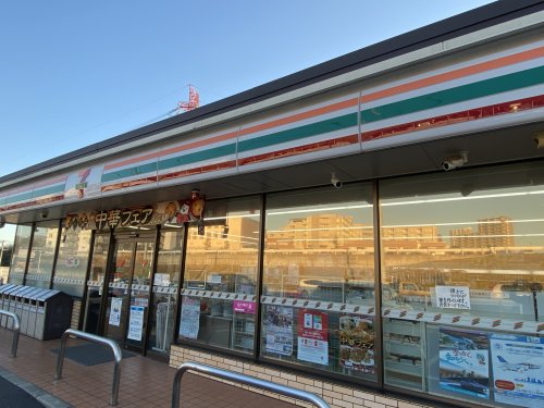 コンビニ　セブンイレブン豊田市下三戸口店（コンビニ）まで871m