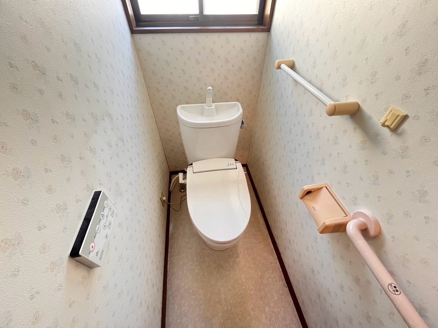 トイレ　温水洗浄便座付き！お掃除楽々な洋式トイレです♪