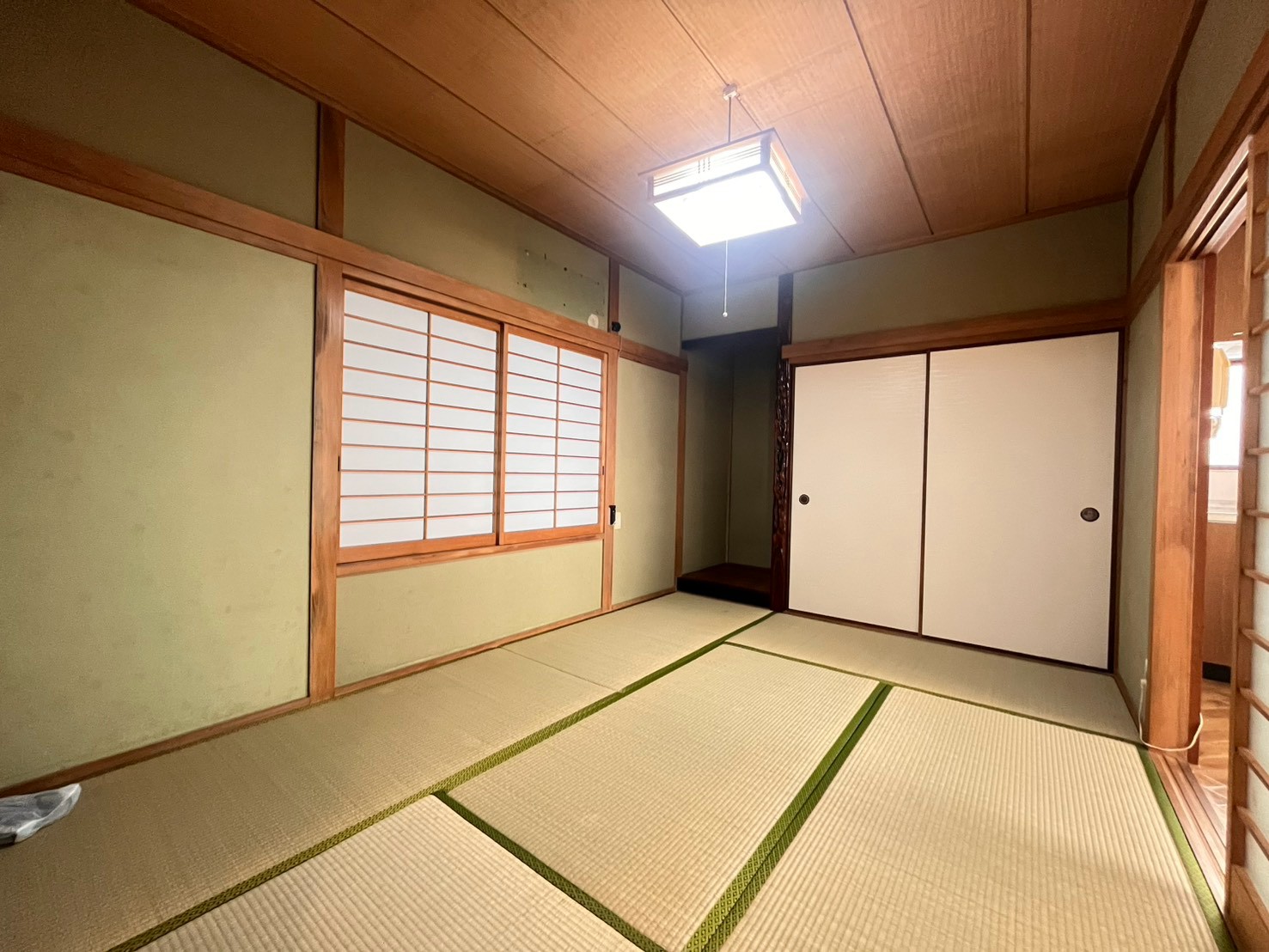 収納　2階のダイニングキッチンに面した使い勝手の良い和室6帖♪