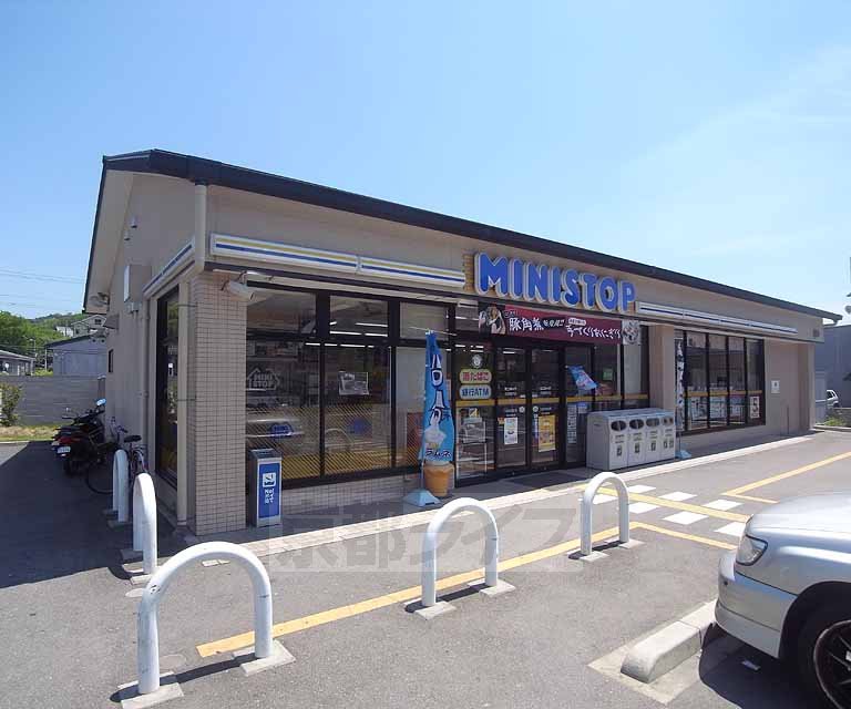 コンビニ　ミニストップ京都静市店（コンビニ）まで200m
