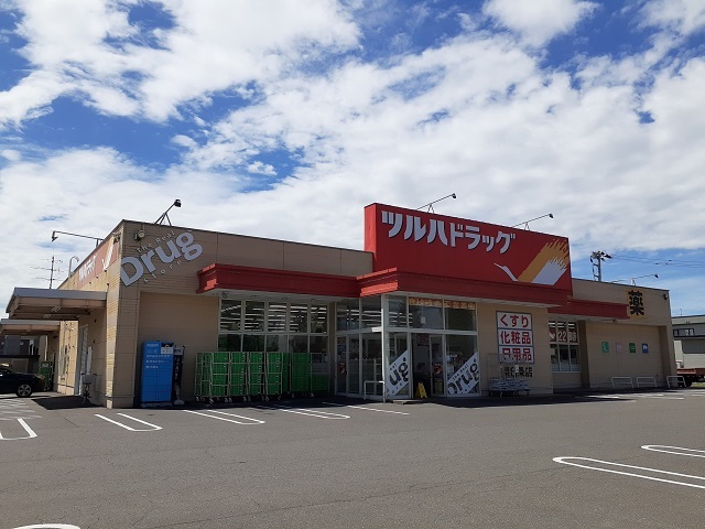 ドラックストア　ツルハドラッグ東６条店（ドラッグストア）まで700m
