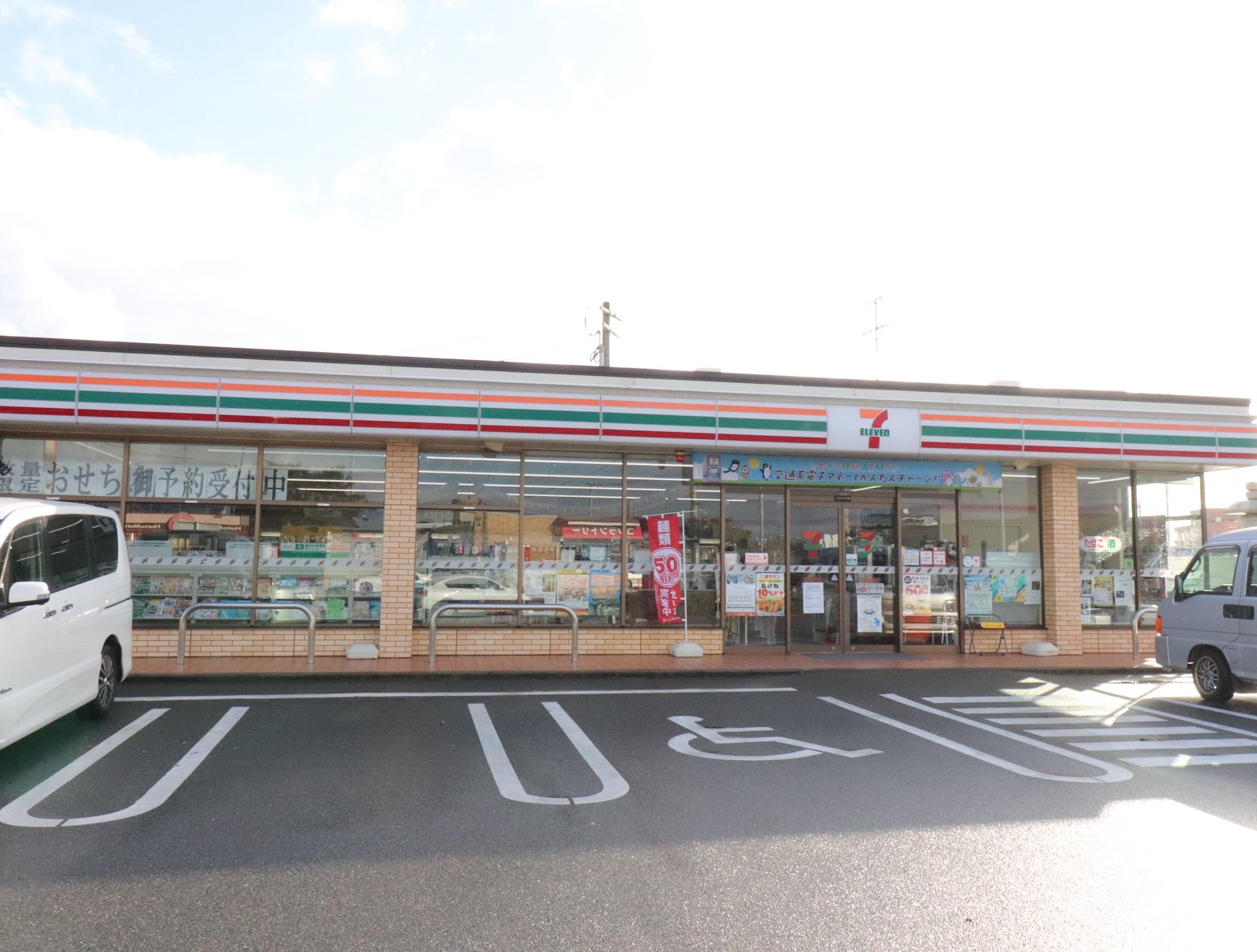 コンビニ　セブンイレブン福津津屋崎店（コンビニ）まで712m