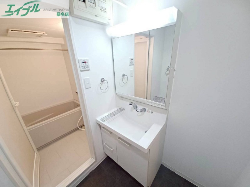 洗面設備　別部屋参考写真です