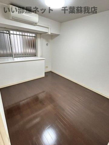その他部屋・スペース　開放的な寝室です