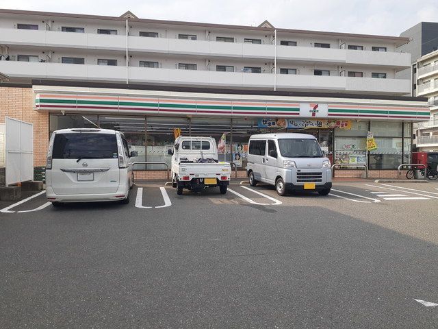 コンビニ　セブンイレブン福岡原6丁目店（コンビニ）まで400m