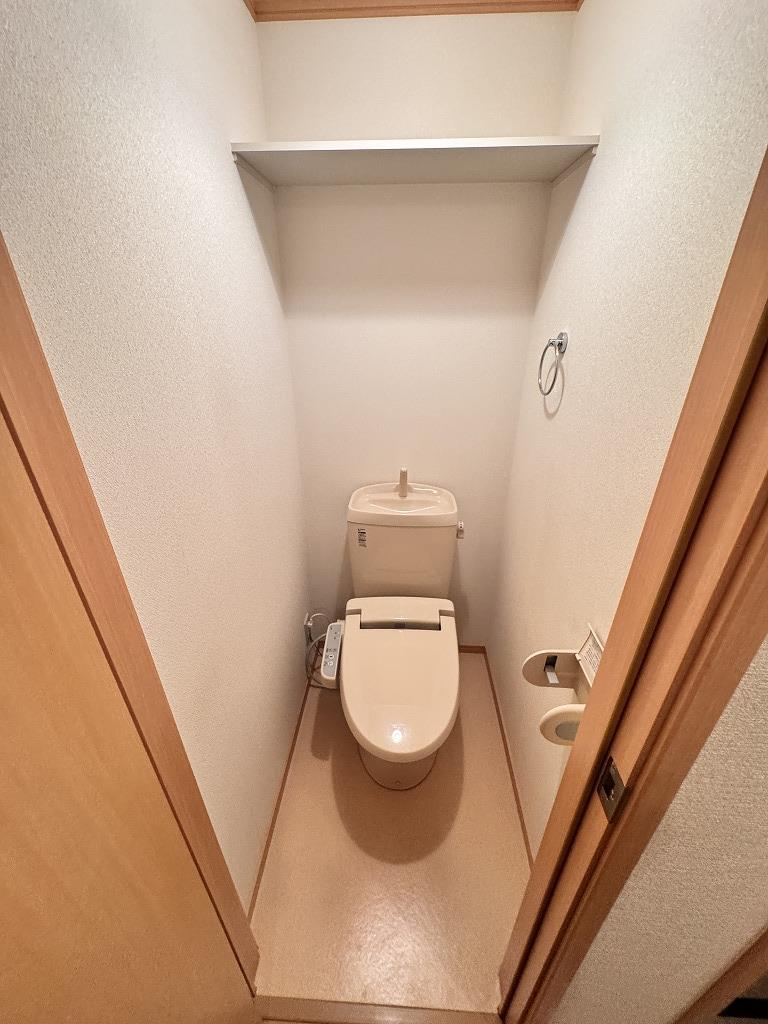 トイレ　別のお部屋のお写真です