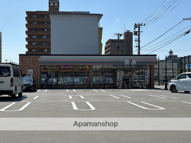 コンビニ　セブンイレブン（コンビニ）まで606m