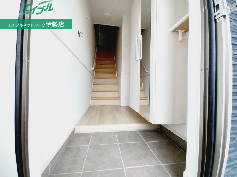 玄関　別部屋同型タイプです。
