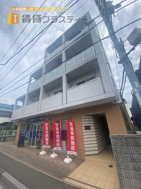 建物外観　考え事をしながらまっすぐ進んだら、はい到着。