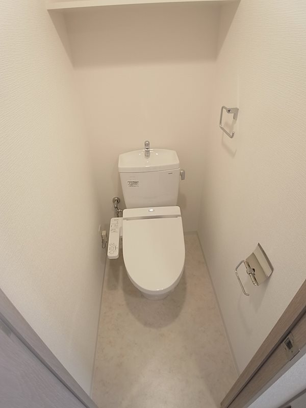 トイレ　同タイプ別室の画像です、ご参考までに