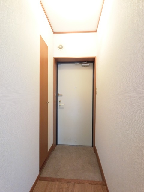 玄関　※写真は同タイプのお部屋です※