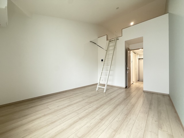 その他　天井高く開放的なお部屋です♪
