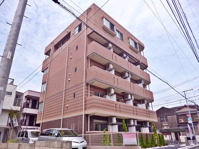 建物外観　閑静な住宅街に位置する綺麗な建物です♪